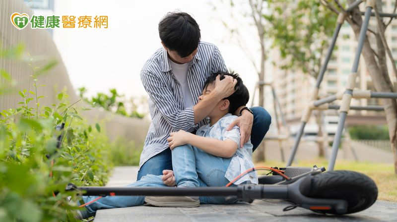 頭撞傷一定要照CT嗎?了解成人、兒童評估準則 防不必要輻射暴露