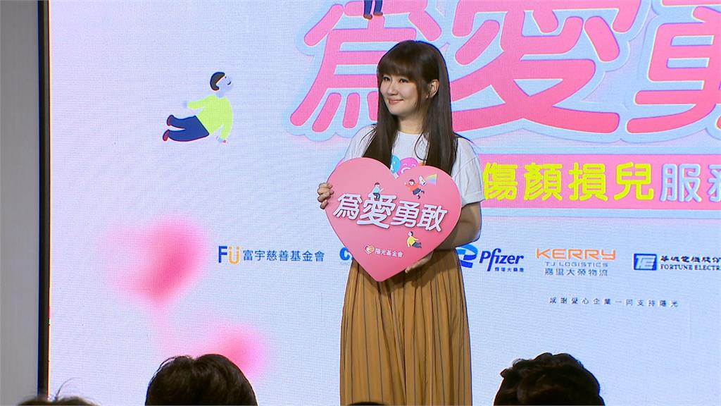 野生Selina「三代同堂」出門散心　小腰果「笑不停」正面照曝光！
