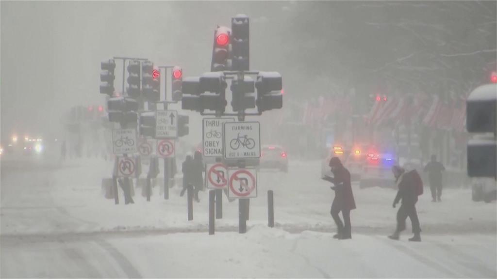 美國風雪奪命！七州進入緊急狀態　交通事故頻傳釀死傷
