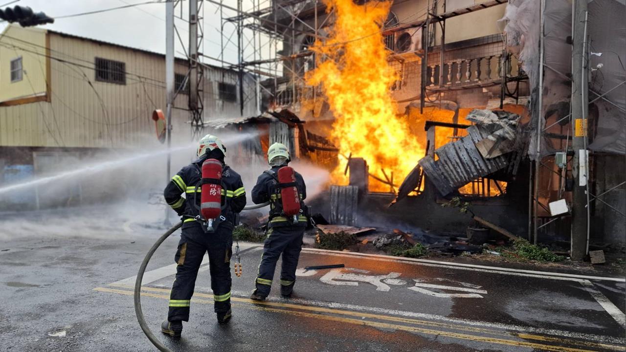 快新聞／驚險！彰化竹塘瓦斯行起火　烈焰沖天駭人畫面曝