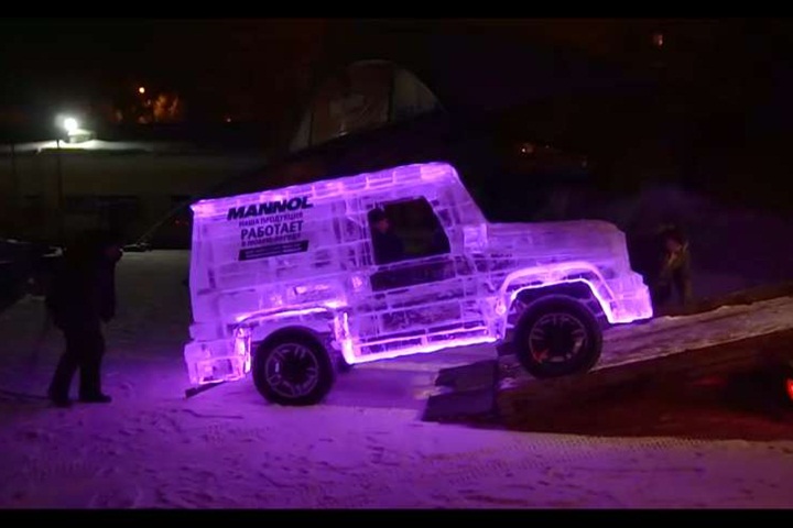 全球最酷汽車！六噸冰塊打造「七彩冰雕車」