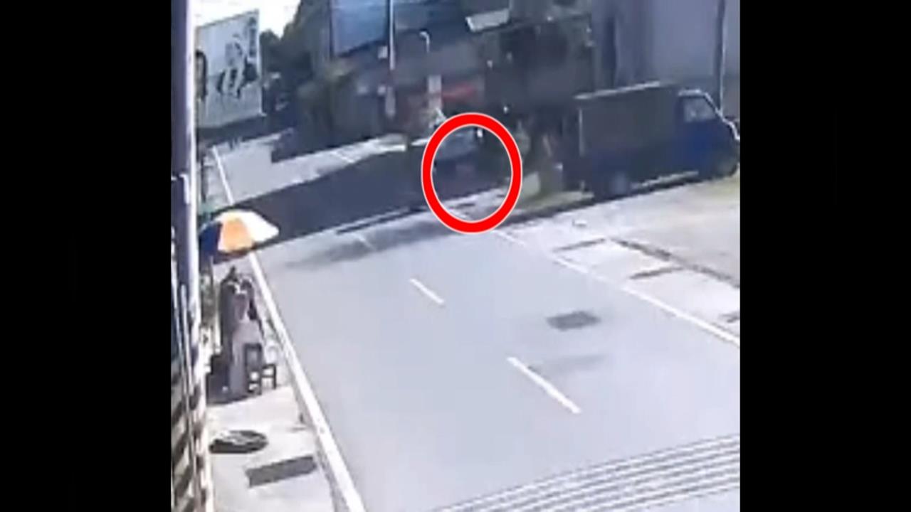 犬隻突衝出嚇到！單車騎士重摔亡　飼主「未栓繩」涉過失致死罪