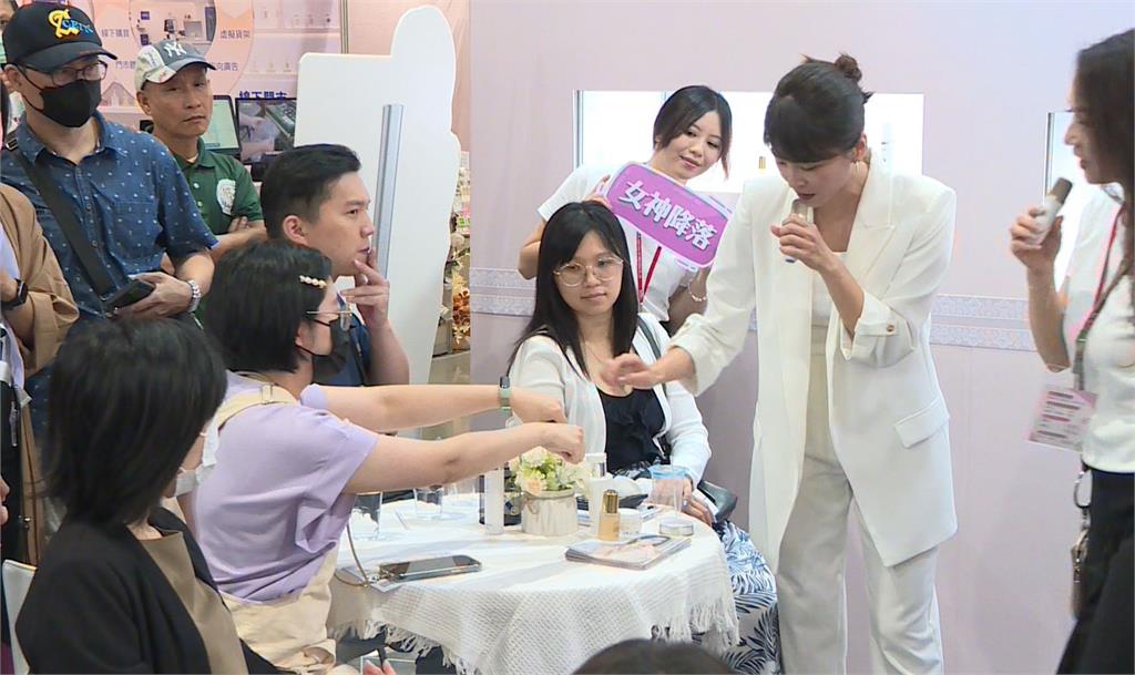 蘇晏霈任一日店長吸粉　熬夜看奧運不減「女神光」