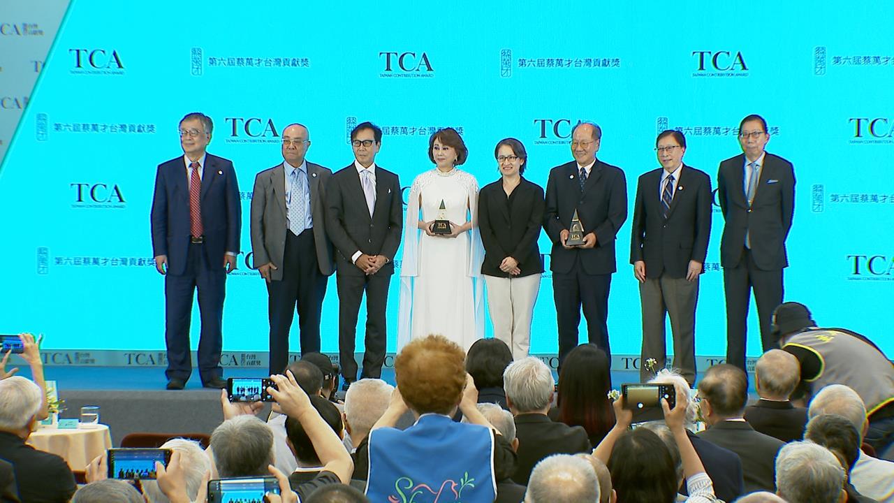 蔡明忠、蔡明興出席「蔡萬才台灣貢獻獎」　看好台灣AI紅利景氣續旺