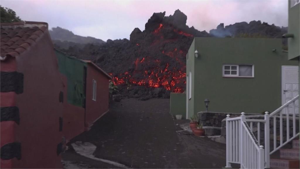 西班牙火山持續噴發 百棟建築遭岩漿吞噬