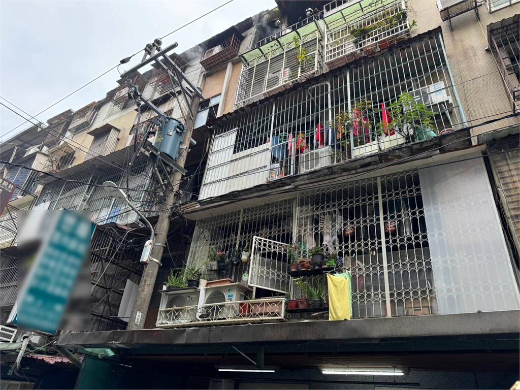 快新聞／新北板橋公寓頂加大火！　男和2幼女受困