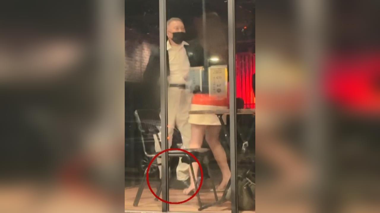 民視獨家直擊！　沈慶京與長髮女跳舞　他稱「跳舞復健」