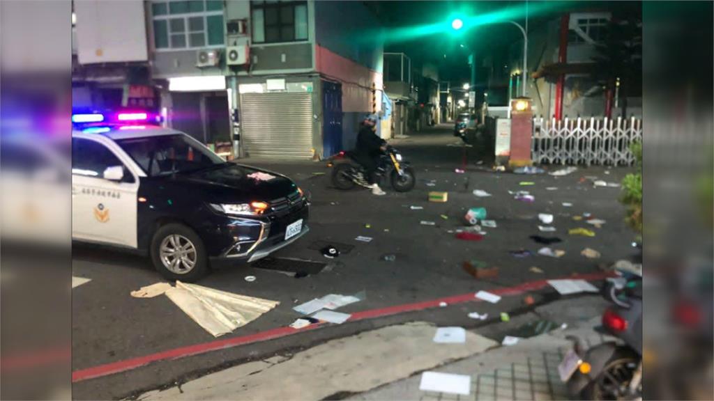 與妻吵架？外籍男酒後失控　竟將鍋子等家當全往樓下丟