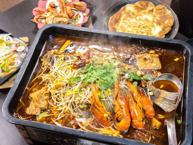 高雄聚餐推薦│69元熱炒隨你搭配 川香烤魚+小龍蝦來店必吃