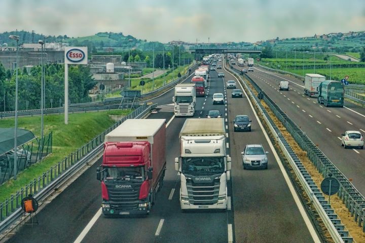 交通新制4/1上路！快速道路上違反「這規定」恐將吊銷駕照、巨額罰款
