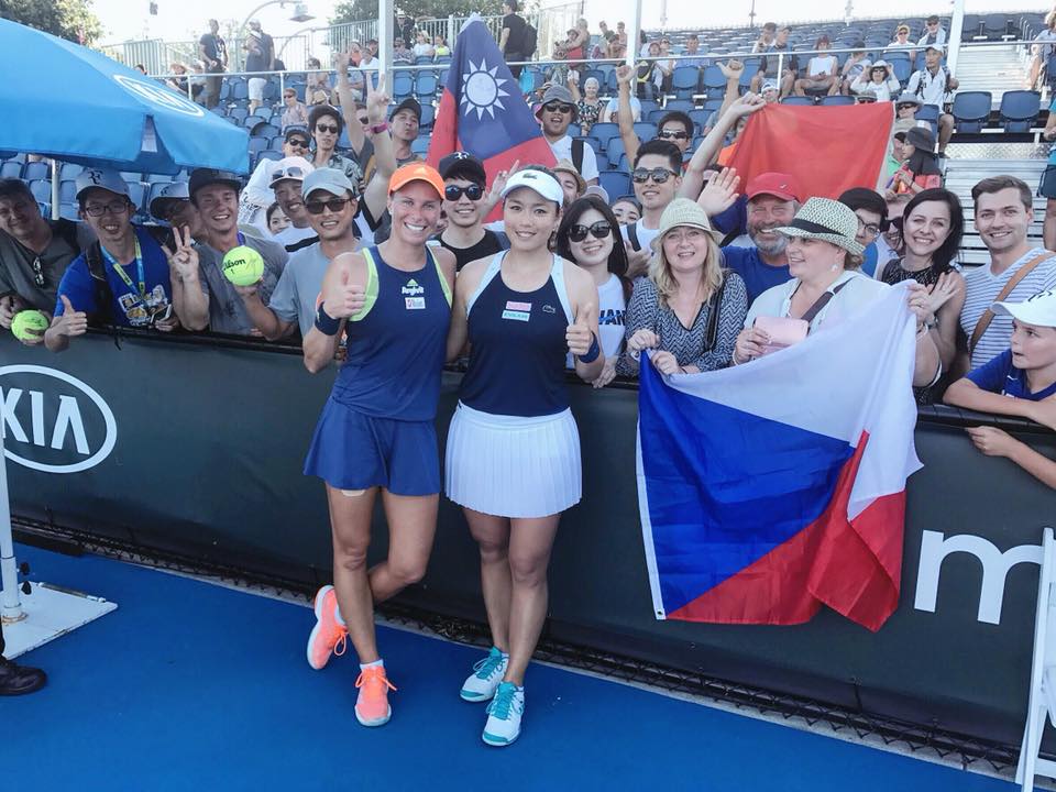 澳網女雙姊妹內戰 詹詠然搶下八強門票
