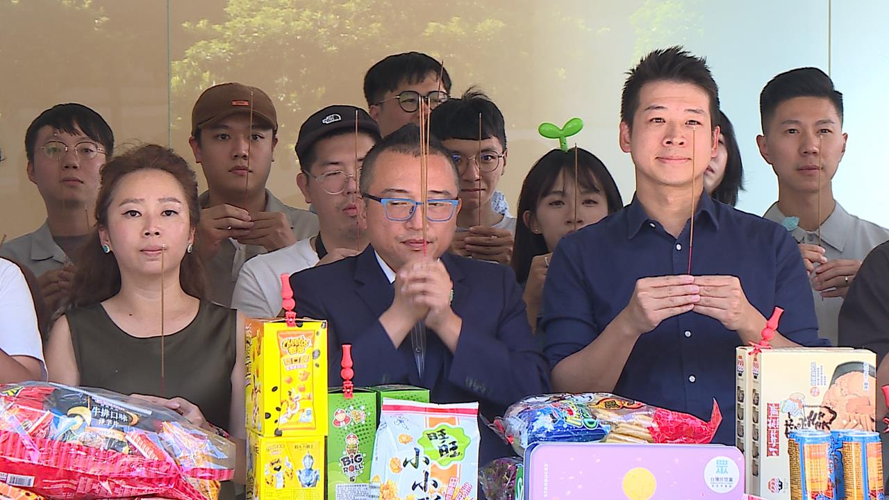 柯文哲7千萬交保!傳黃國昌人不在國內 不想柯出來?網友灌留言逼「讓位」