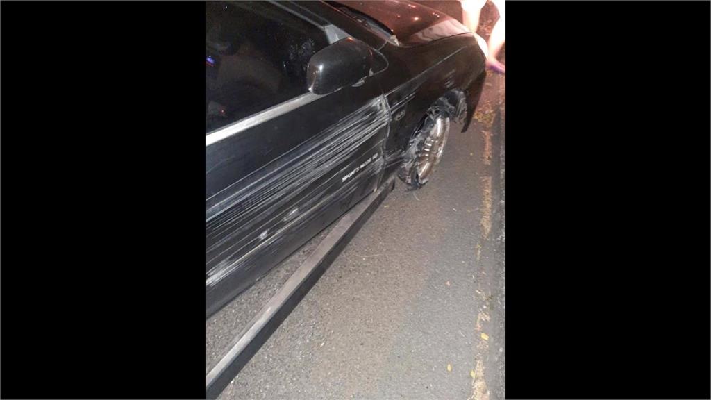 輪胎破還上國道 大車駕駛合力攔