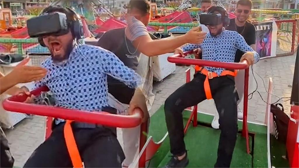 到底看了什麼？男子首次體驗VR遊戲「尖叫腿軟」　引3000萬網友超好奇