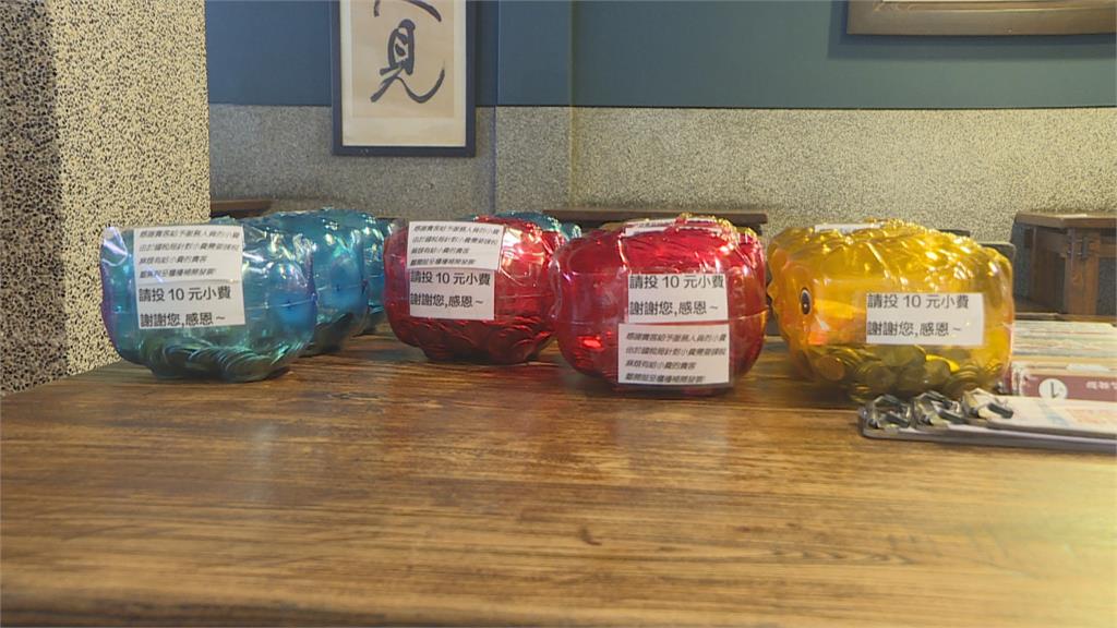 必比登豬腳店「小費制」引國稅局上門　店家貼新公告：將補開發票