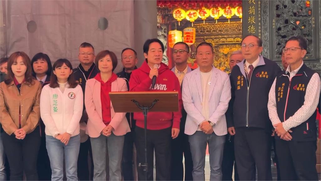 賴總統穿紅衣喜氣洋洋　年初三廟宇參香發送新春福袋紅包