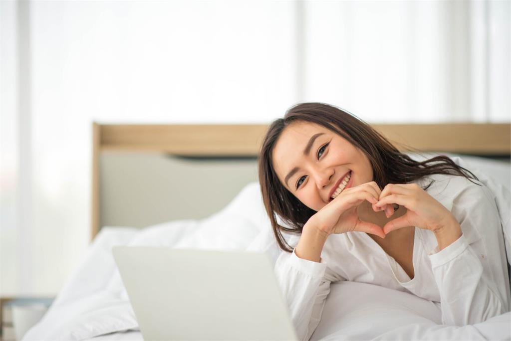 晚安這樣說才夠撩！8個讓對方徹夜想妳的偷心聊天術