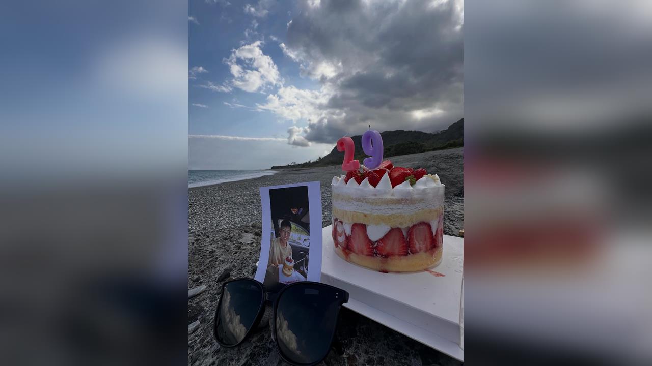 快新聞/飛官辛柏毅29歲生日!愛妻攜家人赴「最靠近你的海」慶生 喊:對你思念不變