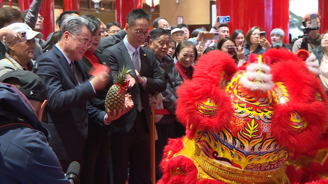 飯店除夕圍爐！　業者端祥獅獻瑞、馬年限定冰雕助陣