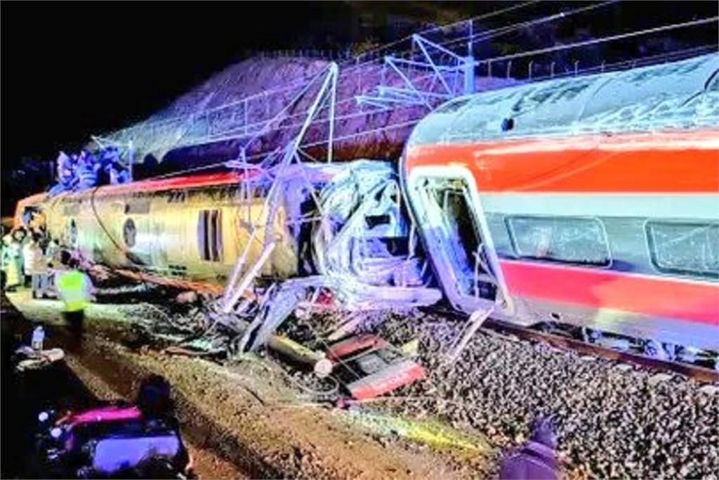 【有片】西班牙高速列車脫軌對撞　司機身亡、至少21死百人傷