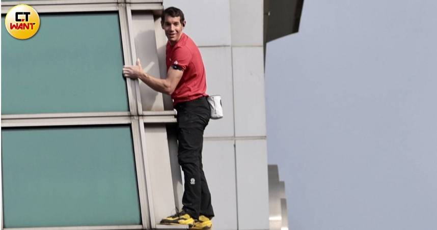 霍諾德高空「定格」挑音樂嚇壞全場！重金屬樂團曝：他在聽我們的歌