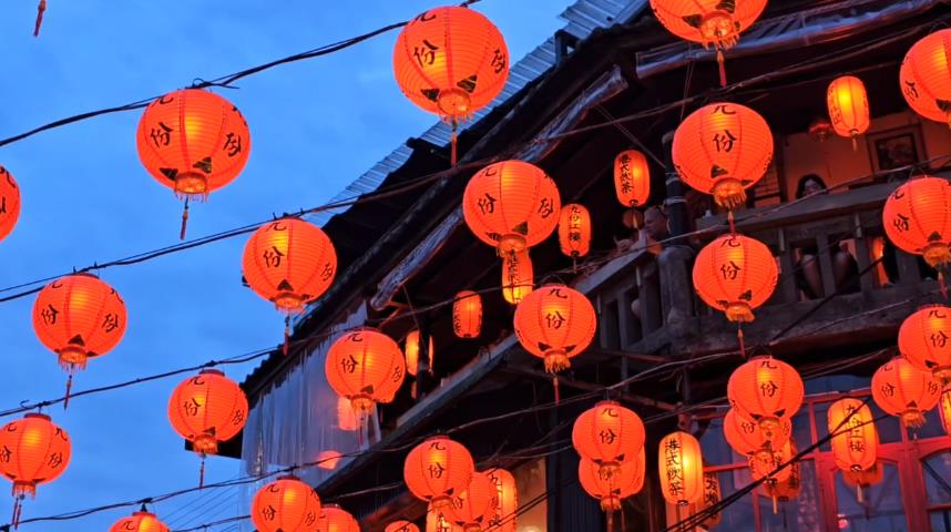 九份紅燈籠季盛大展開！　百人提燈夜遊超浪漫