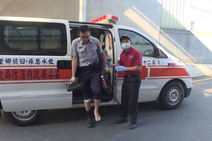 疑似縱火燒雜草 嫌衝撞警機車致傷