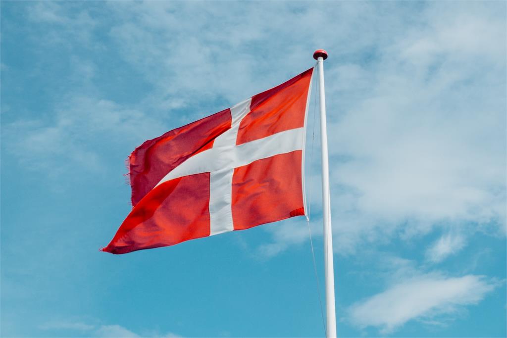 免戴口罩回歸正常生活！丹麥「全面解除防疫限制」成歐盟首國