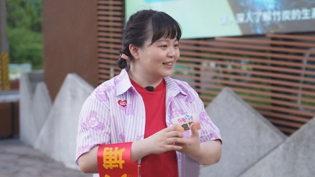 宮美樂自爆驚人食量！ 出外景自備「巨無霸飯碗」全場看傻：鍋鏟當筷子