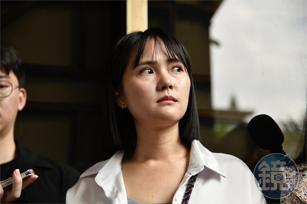 轟遭獵巫！吳怡萱直播飆粗口「X他X」　八炯酸：謝謝民眾黨跳國民黨不敢跳的坑