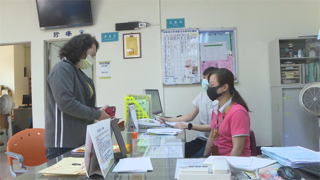 台南疫情未見趨緩 民眾搶領快篩保心安
