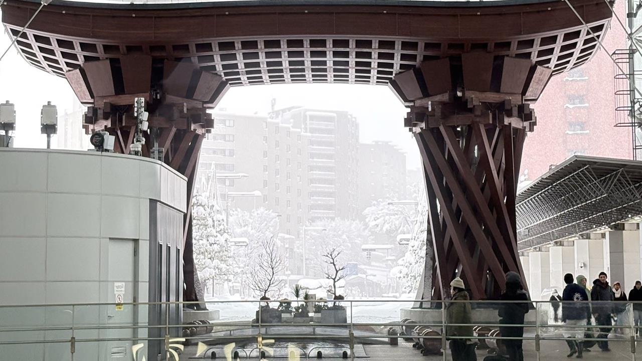 快新聞／日旅注意！北陸、山陰大雪紛飛「雪量達平均值9倍」　多地交通受影響