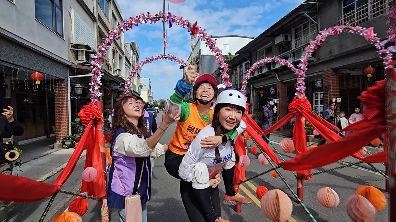 謝忻挑戰200年傳統！宜蘭「走尪」活動熱鬧祈福