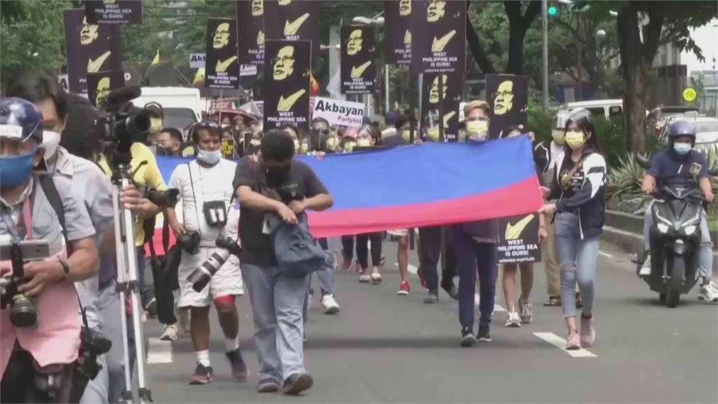 南海仲裁5周年！　中國駐菲律賓使館外群眾示威
