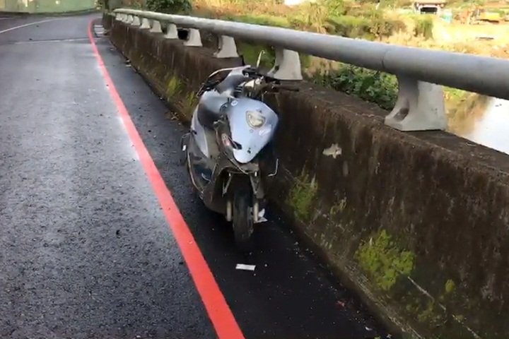 腳踏車閃狗停路中央 後方騎士衰撞重傷
