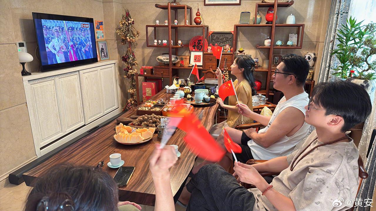 快新聞／黃安揮五星紅旗看閱兵直播喊「祖上積德」 　網怒：直接消除國籍