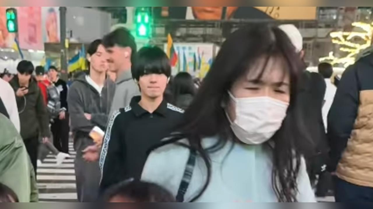 日本澀谷遇「撞人族」？女兒拍照慘遭撞倒