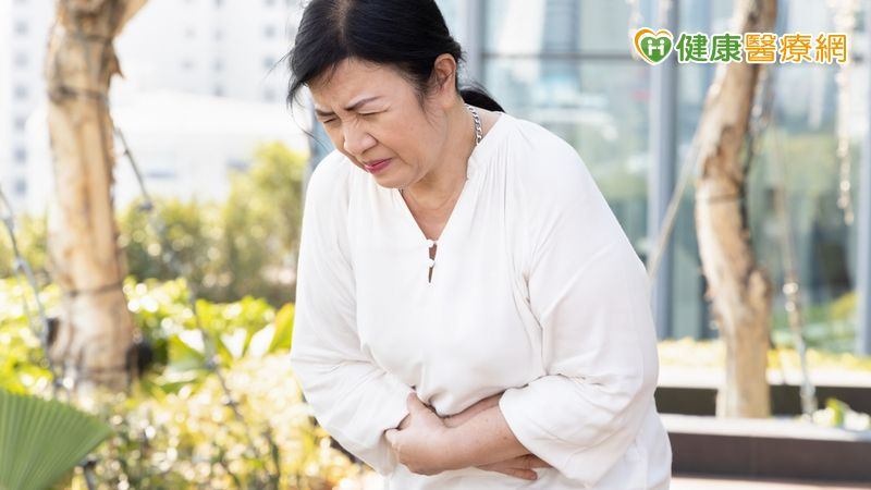 59歲女反覆腹痛竟是「肝內結石」作祟!醫:合併3症狀千萬別再拖