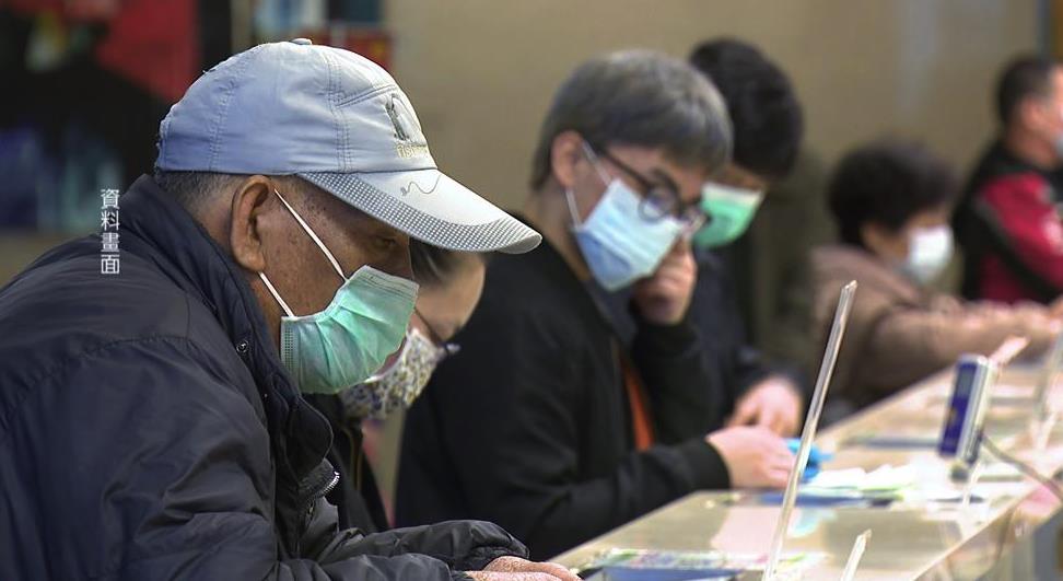 快新聞／65歲以上長者「免繳健保費」今闖三讀　醫師工會反對：恐增加巨大財政支出