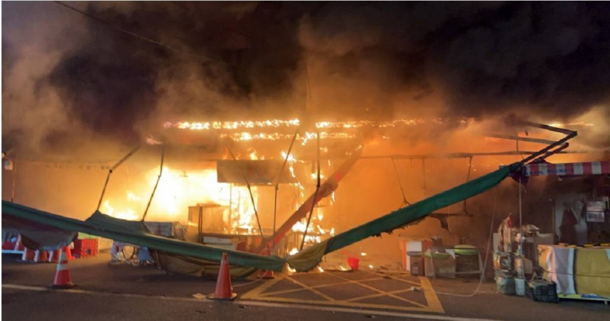 疑雞肉攤電線起火釀禍 桃園南門市場狂燒2/3重建得半年