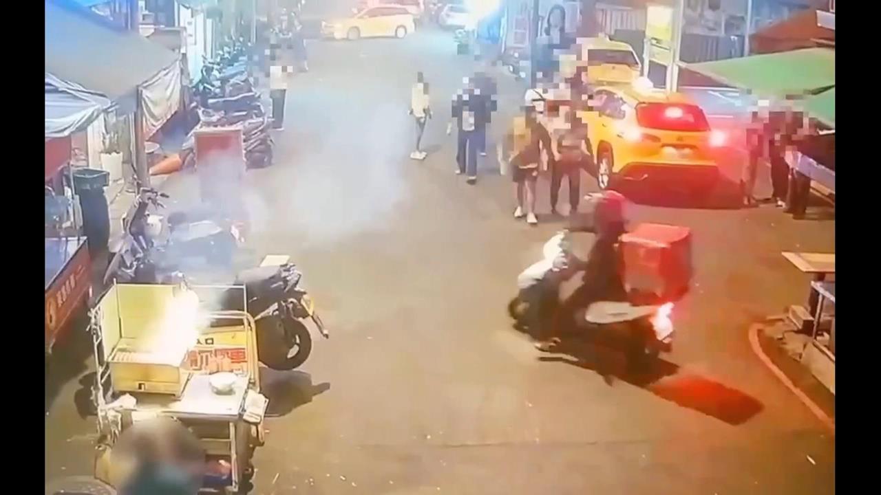 萬華梧州街夜市四打一！　外送員「這原因」被圍毆多處傷