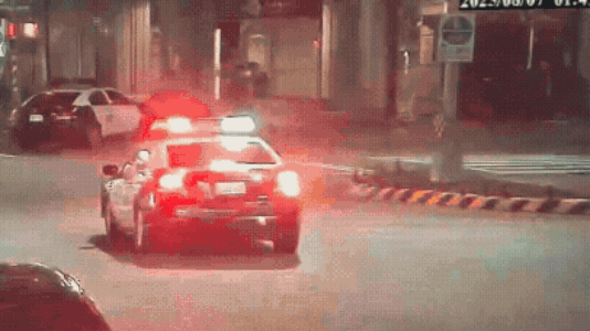 快新聞／北市凌晨警車衝撞大樓　疑「煞車失靈」波及2民眾