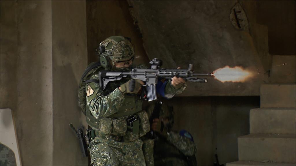 結合精準射擊、障礙排除、團隊合作　特戰官兵必學「CQB」
