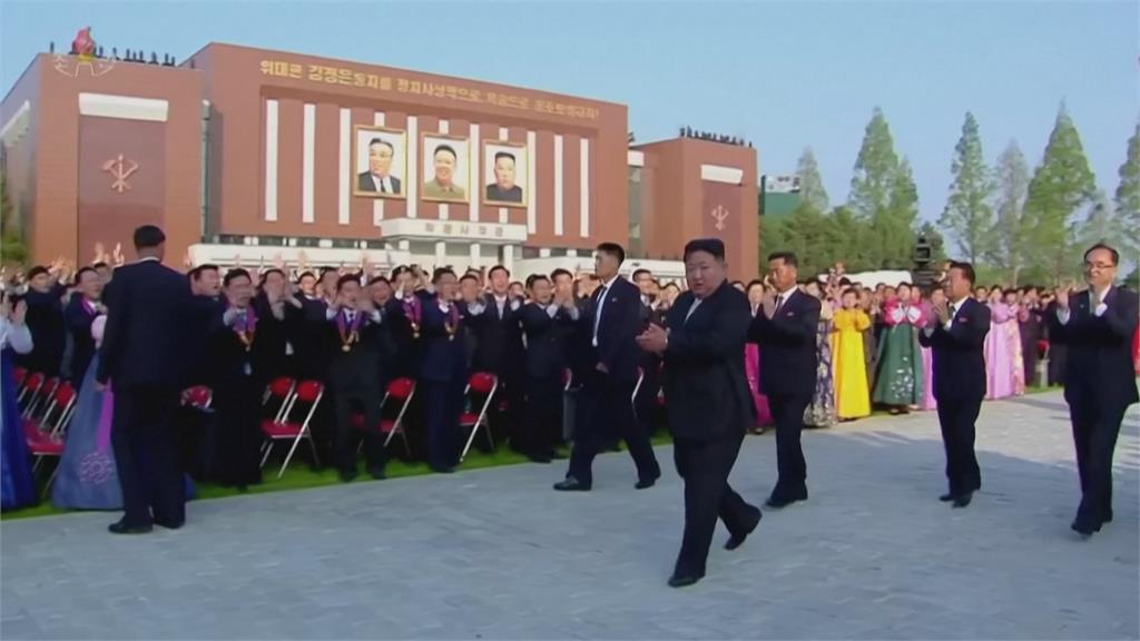 北朝鮮勞動黨黨校竣工典禮　金氏三代領導人肖像首次並排懸掛