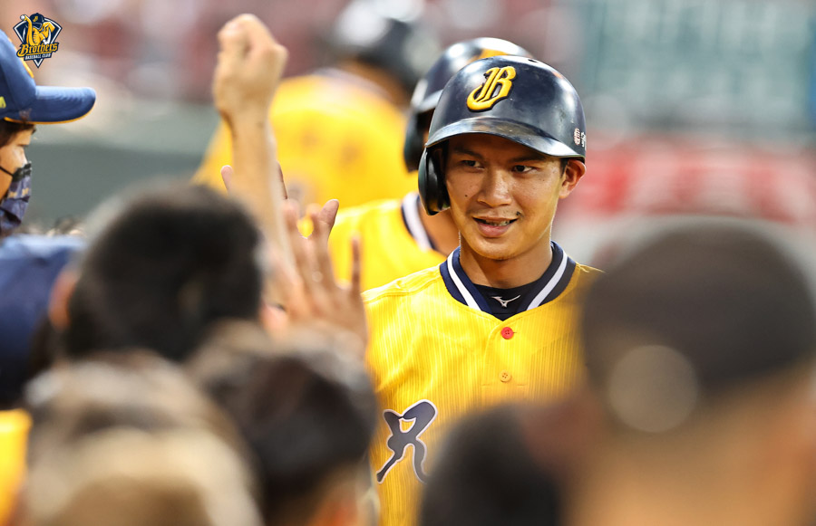 泰樂首場先發就勝投 岳政華開轟率兄弟擊敗桃猿