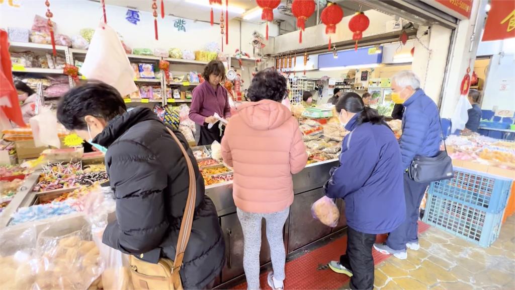 全國最大公有零售市場台中市建國市場　土地公尾牙團拜！攤商搶拚過年商機