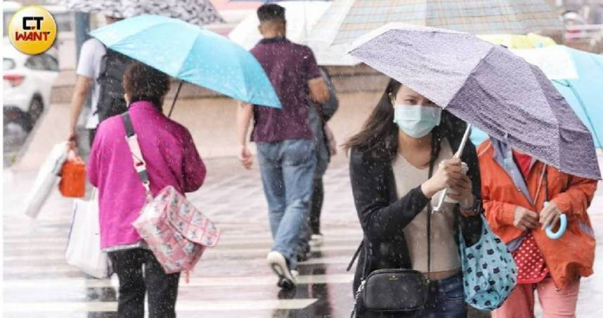 清明連假全台濕爆！盛傳「開除濕機人不能在？」　台電打破迷思