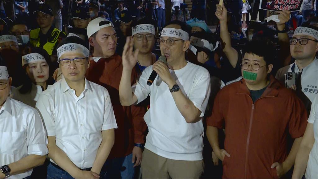 快新聞／朱立倫、謝龍介、楊智伃多次被舉牌不從！　警方：將辦理移送