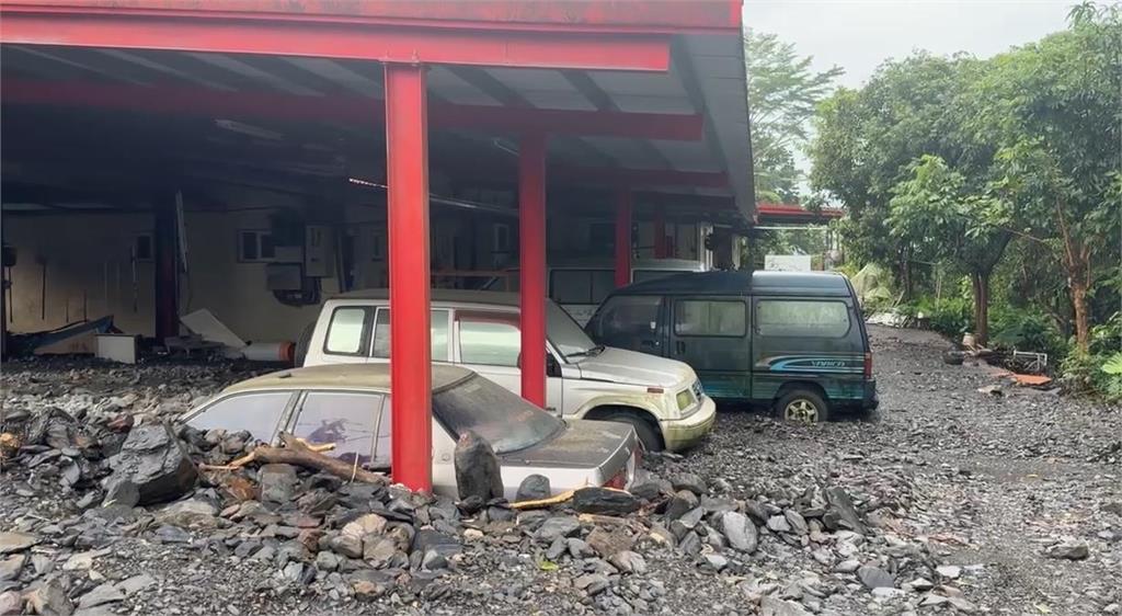 防颱！　六龜果園、民宅遭土石掩埋　山區逾1800人撤離