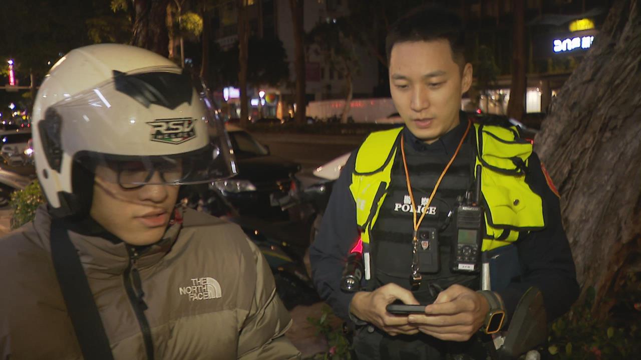 波麗士明星臉! 美女警激似張鈞甯、暖警撞臉蔣萬安